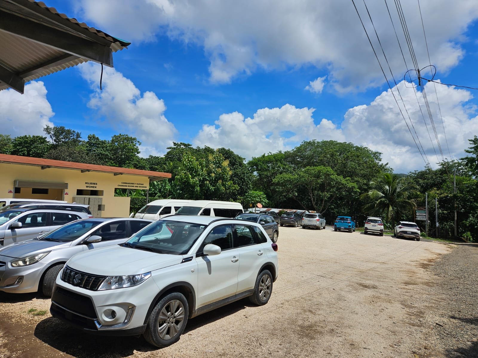 Parking and facilities at La Leona Waterfall