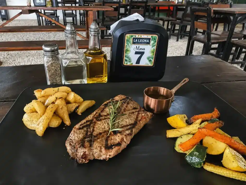 enjoy high quality meals near la leona waterfall
